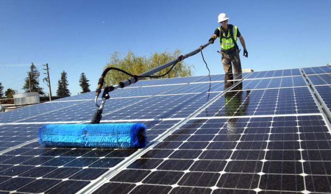Best-Solar-Panel-Cleaning-